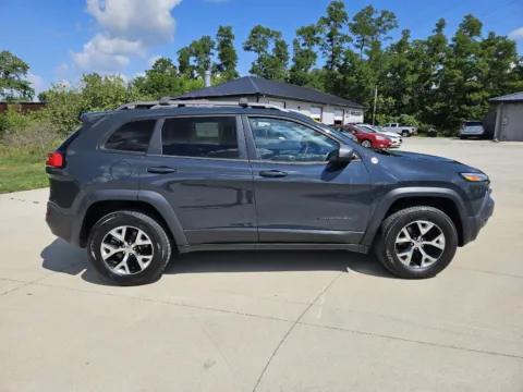 More photos of 2016 Jeep Cherokee Trailhawk at Houdek Auto Center, IA