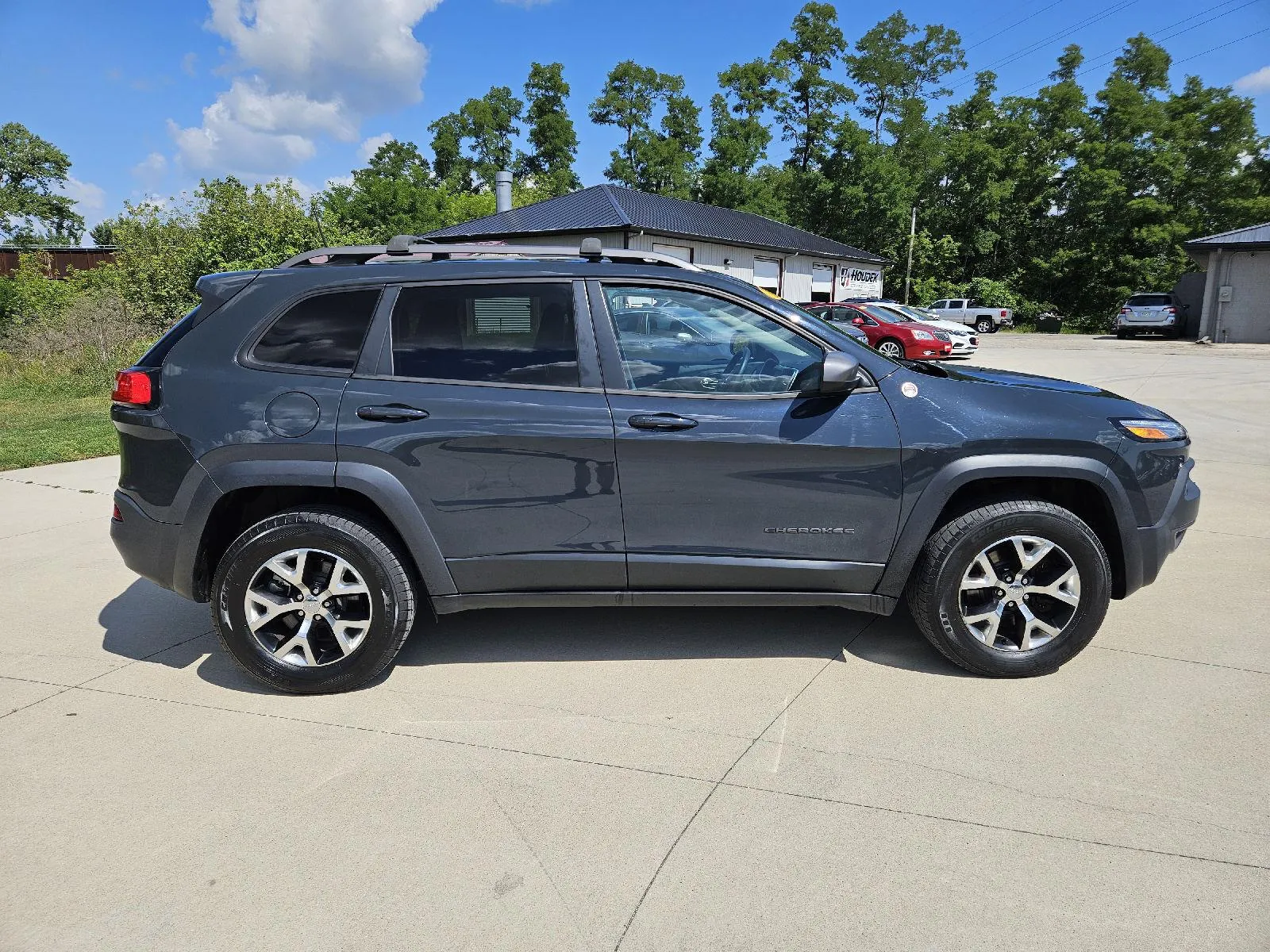 Jeep Cherokee photo 4