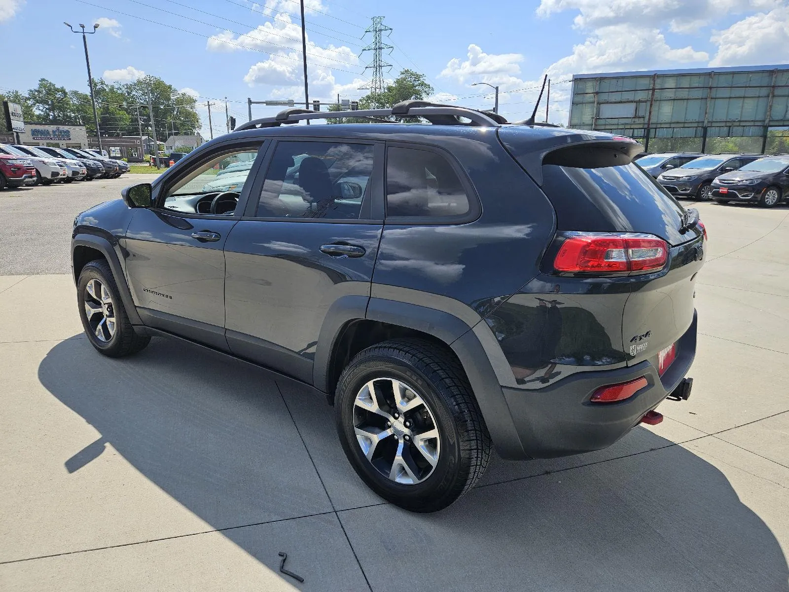 Jeep Cherokee photo 8