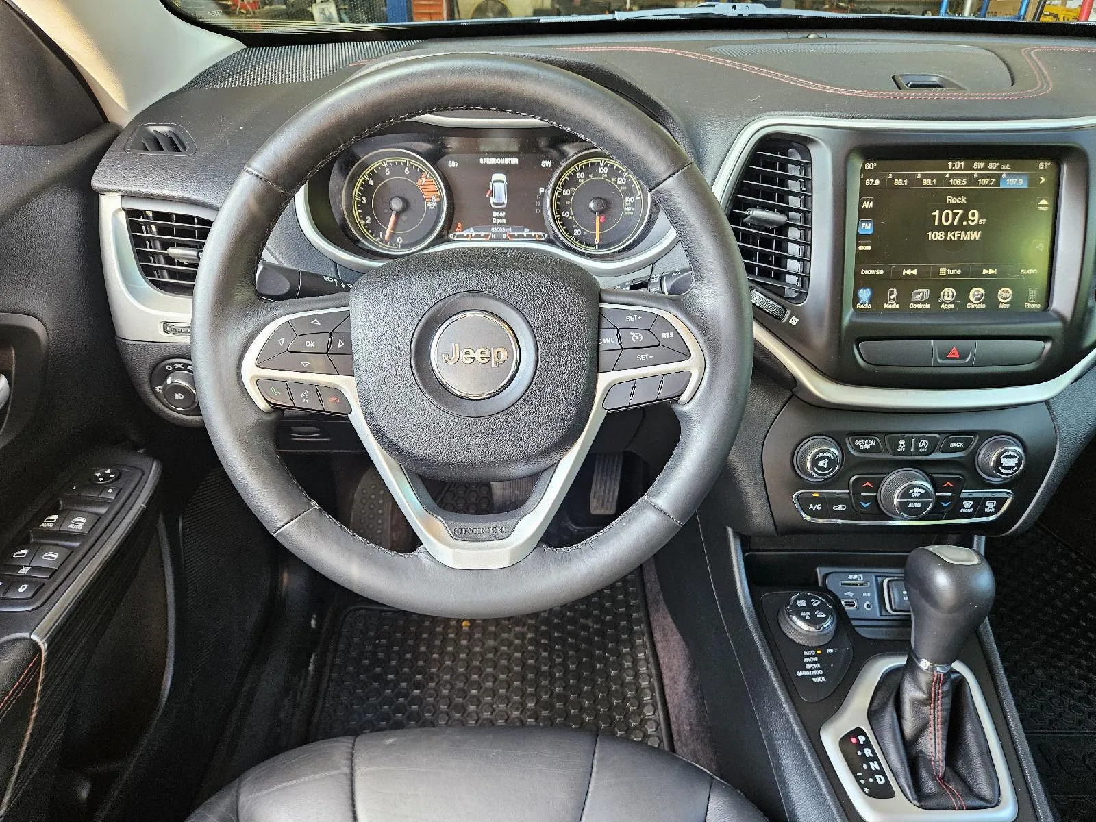 Jeep Cherokee photo 14
