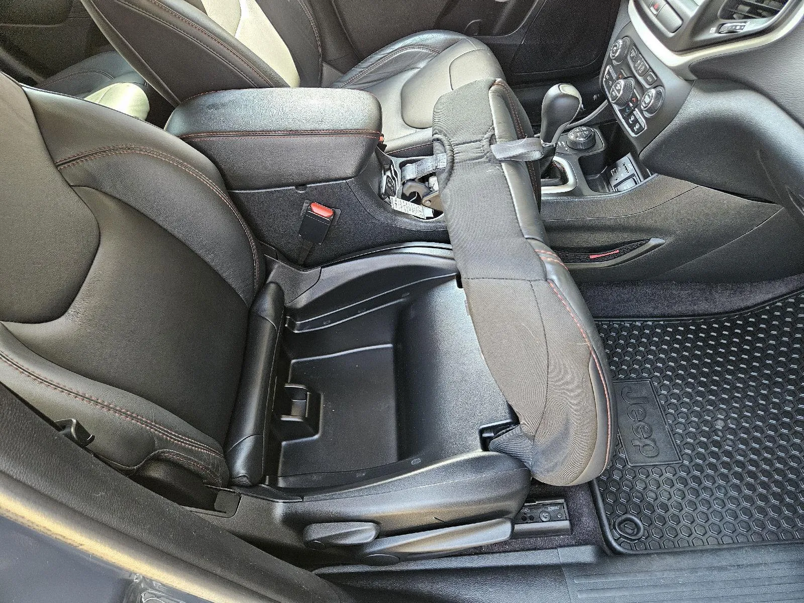 Jeep Cherokee photo 17