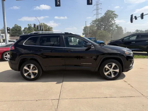 More photos of 2019 Jeep Cherokee Limited at Houdek Auto Center, IA