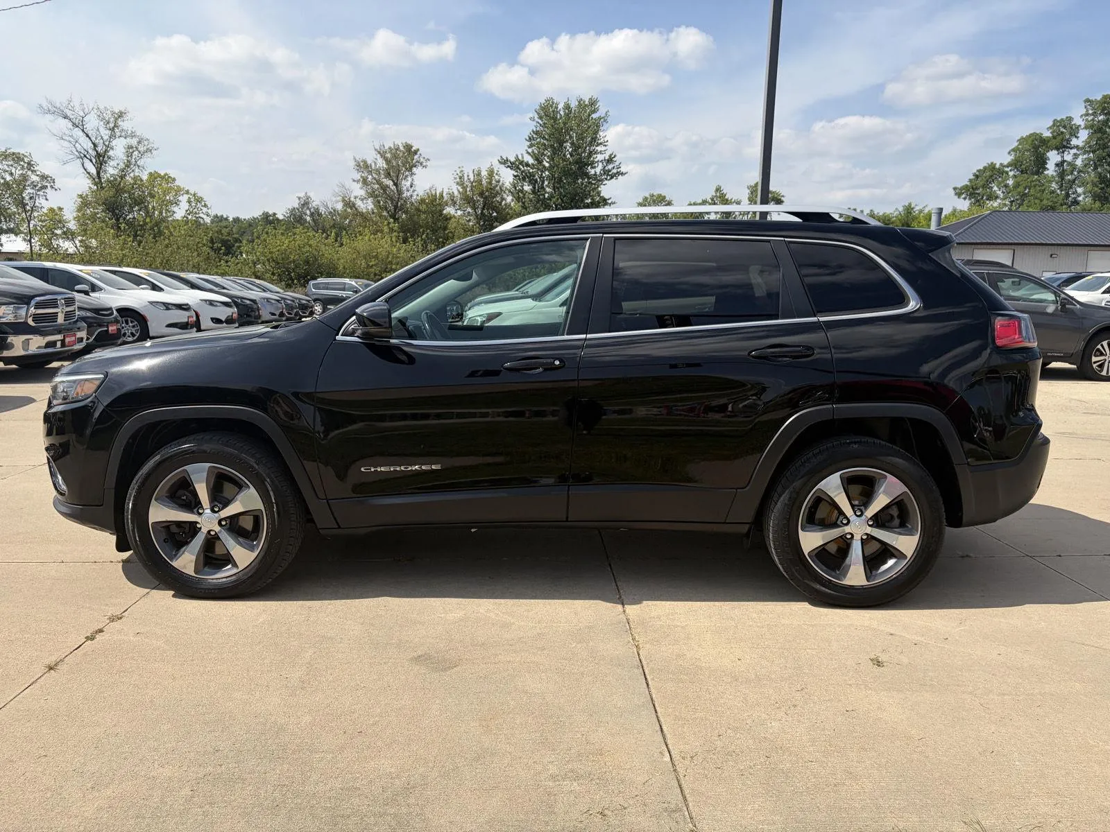 Jeep Cherokee photo 5
