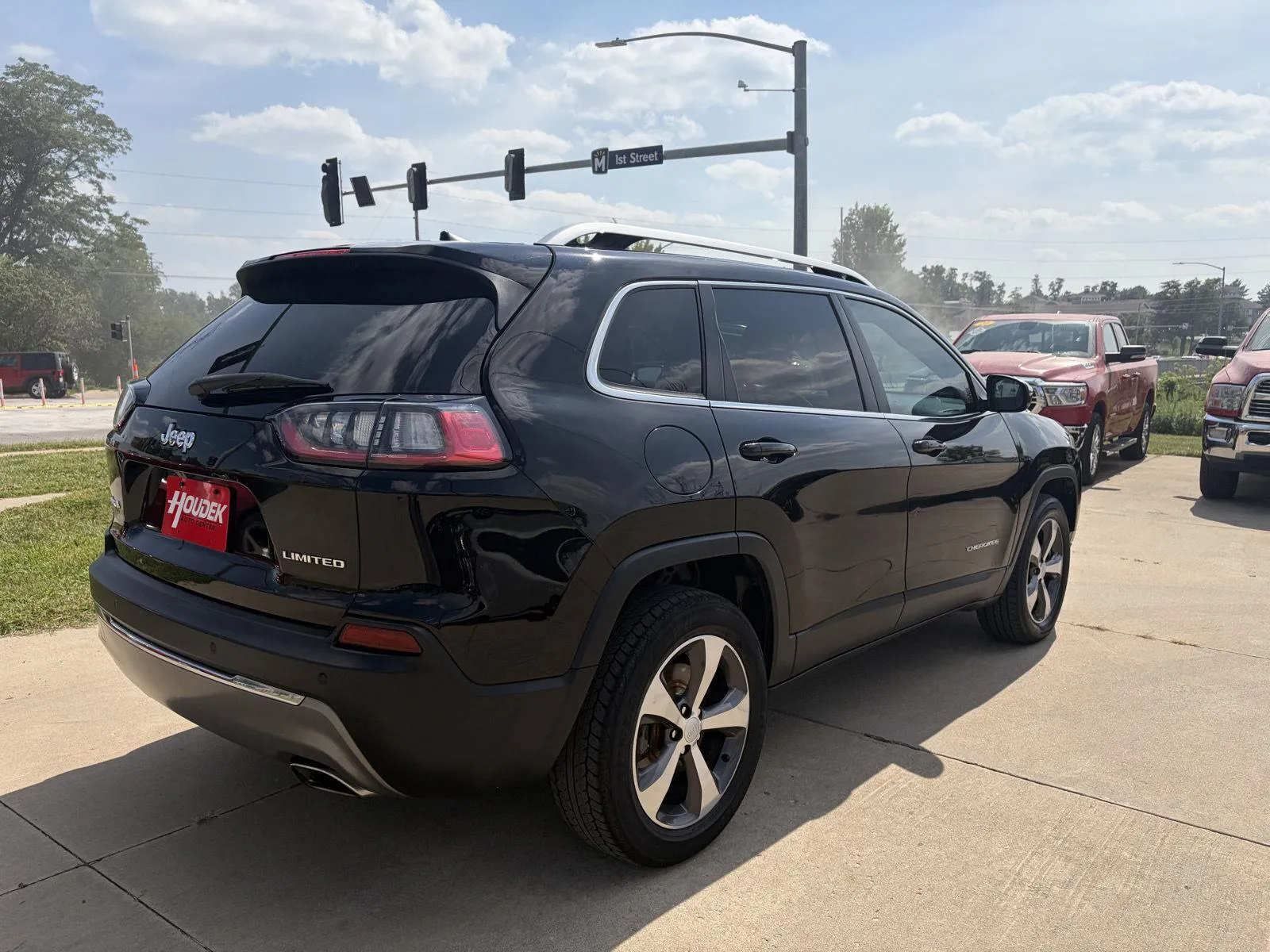 Jeep Cherokee photo 8