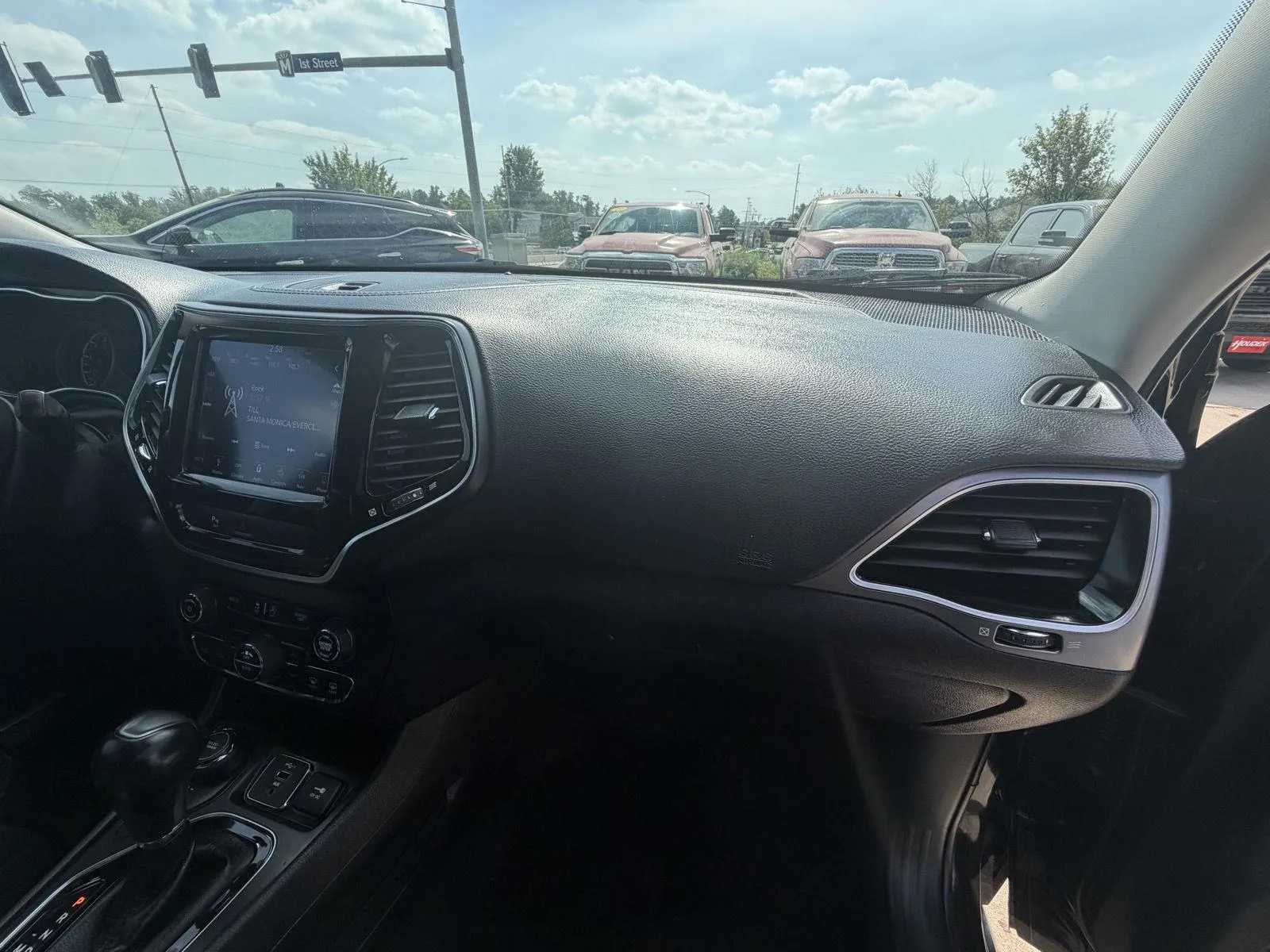 Jeep Cherokee photo 14