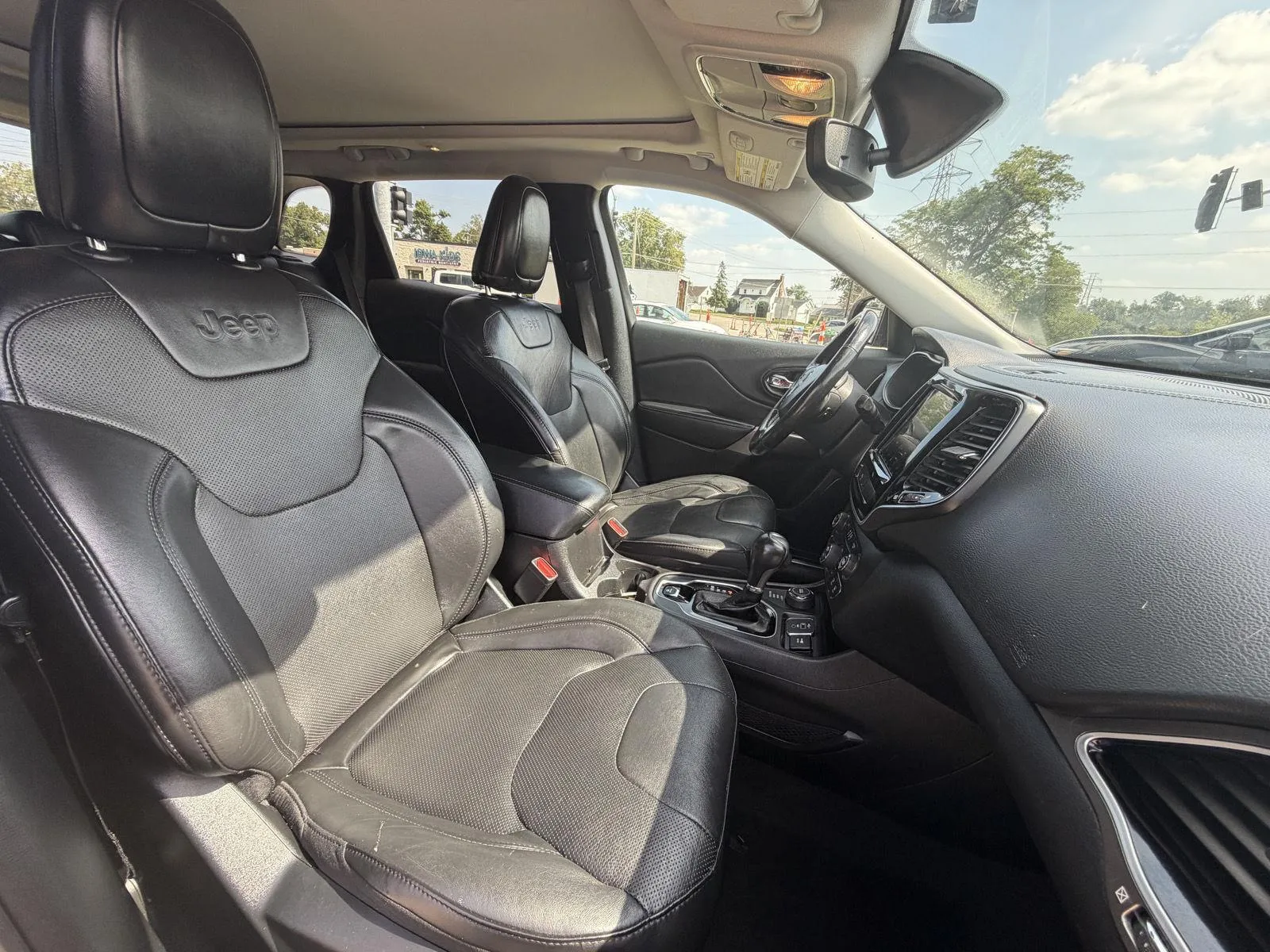 Jeep Cherokee photo 15