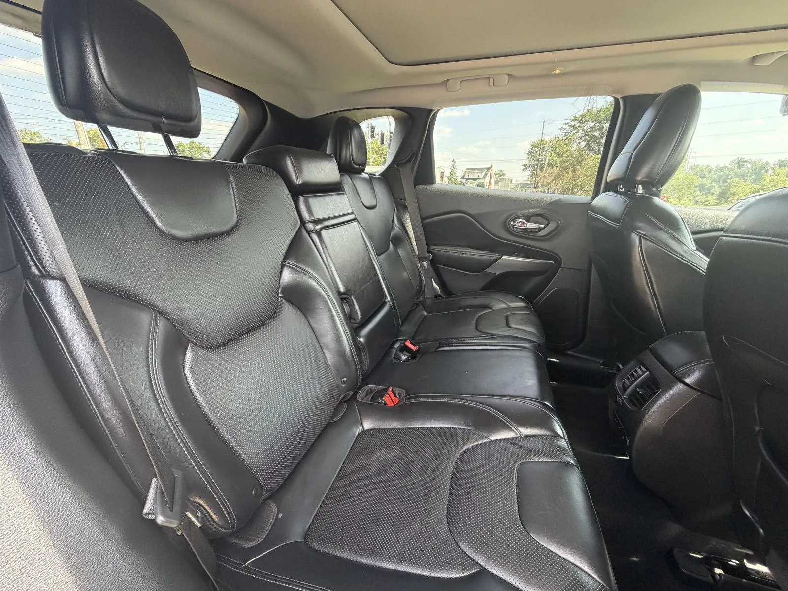 Jeep Cherokee photo 17