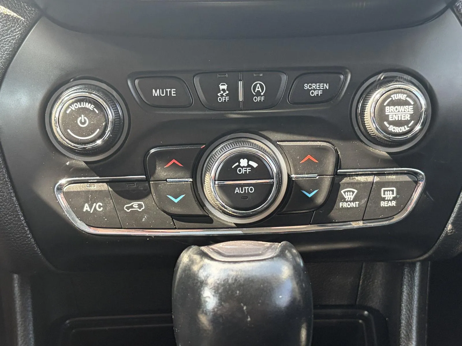 Jeep Cherokee photo 20