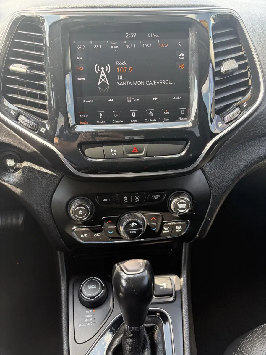 Jeep Cherokee photo 21