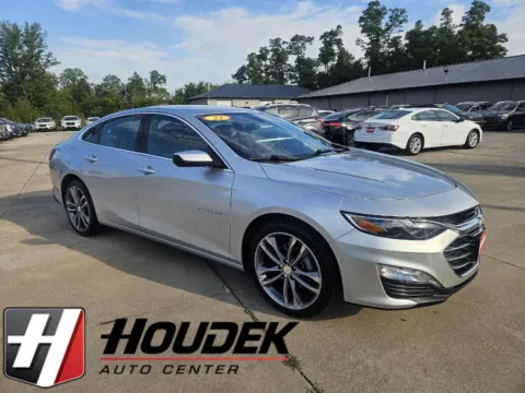 Silver 2022 Chevrolet Malibu LT for sale in Marion, IA