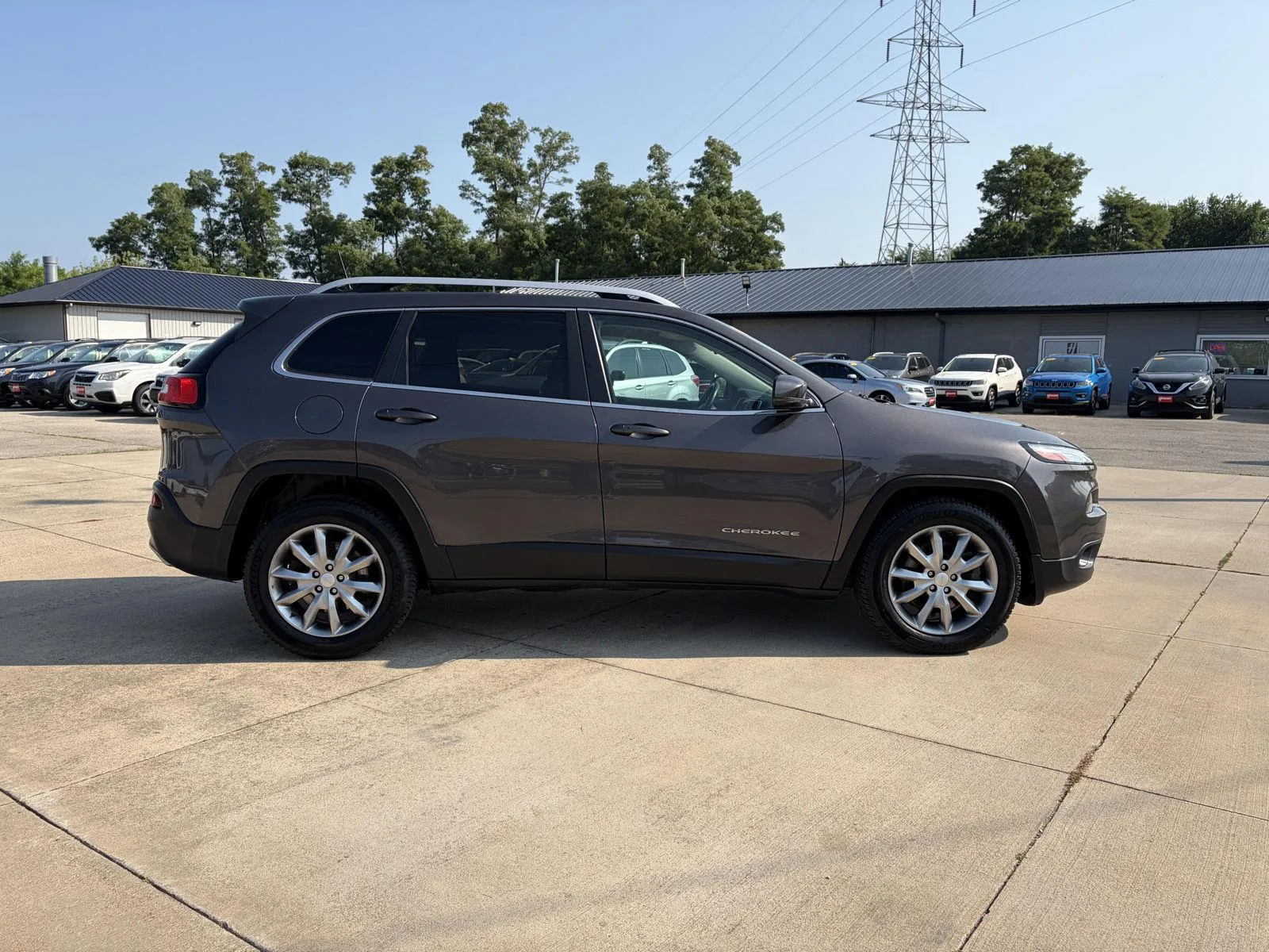 Jeep Cherokee photo 4