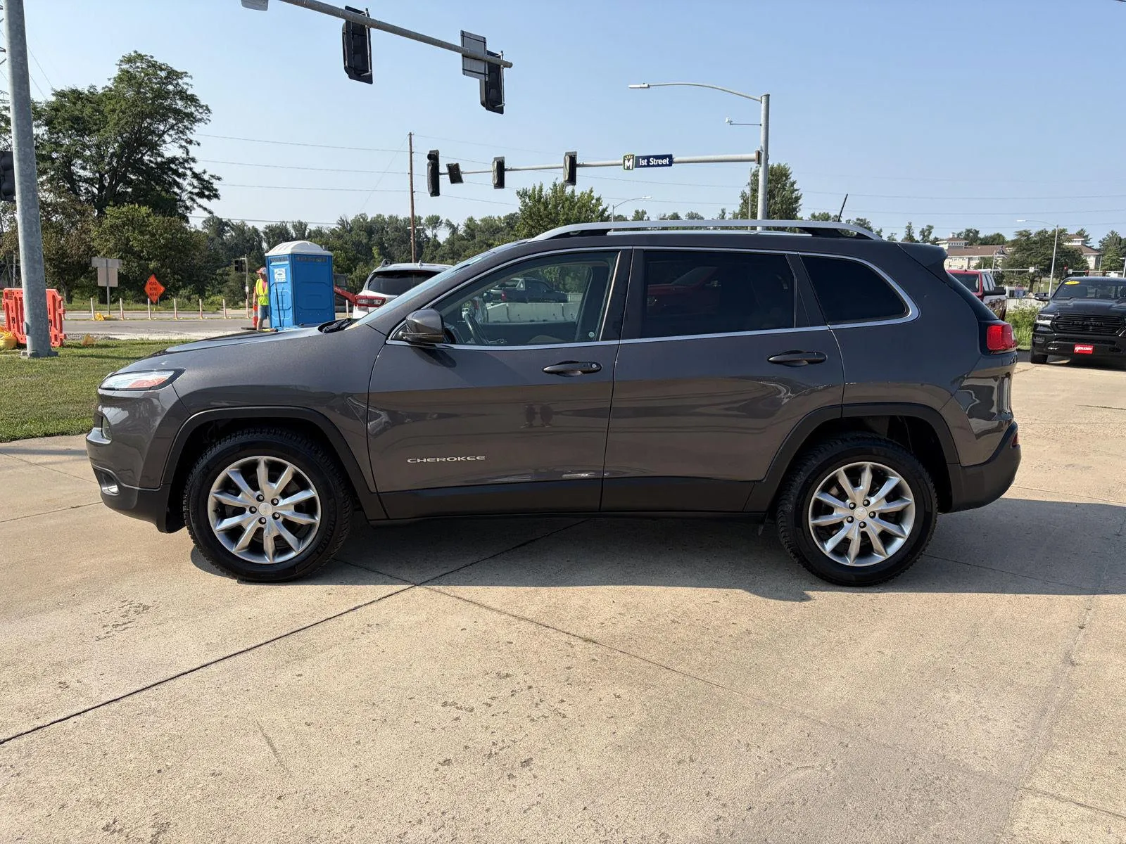 Jeep Cherokee photo 5