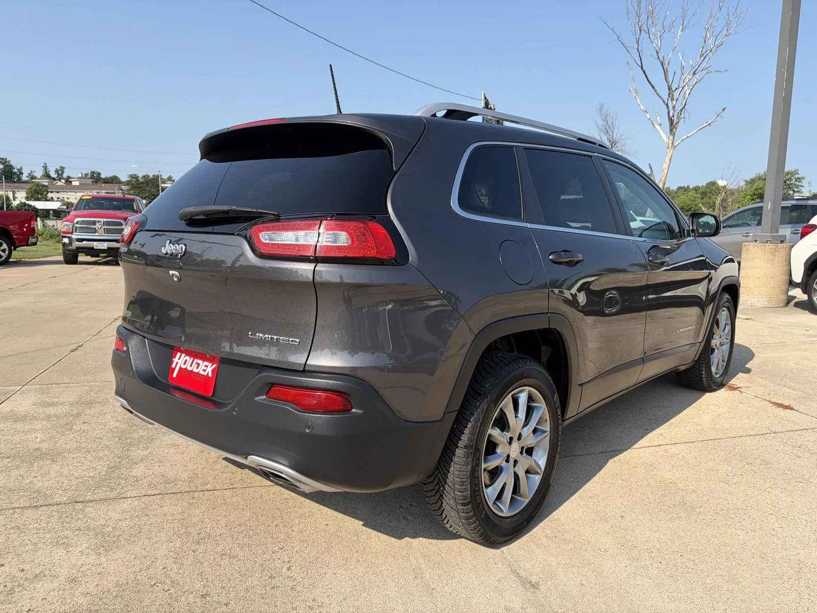 Jeep Cherokee photo 8