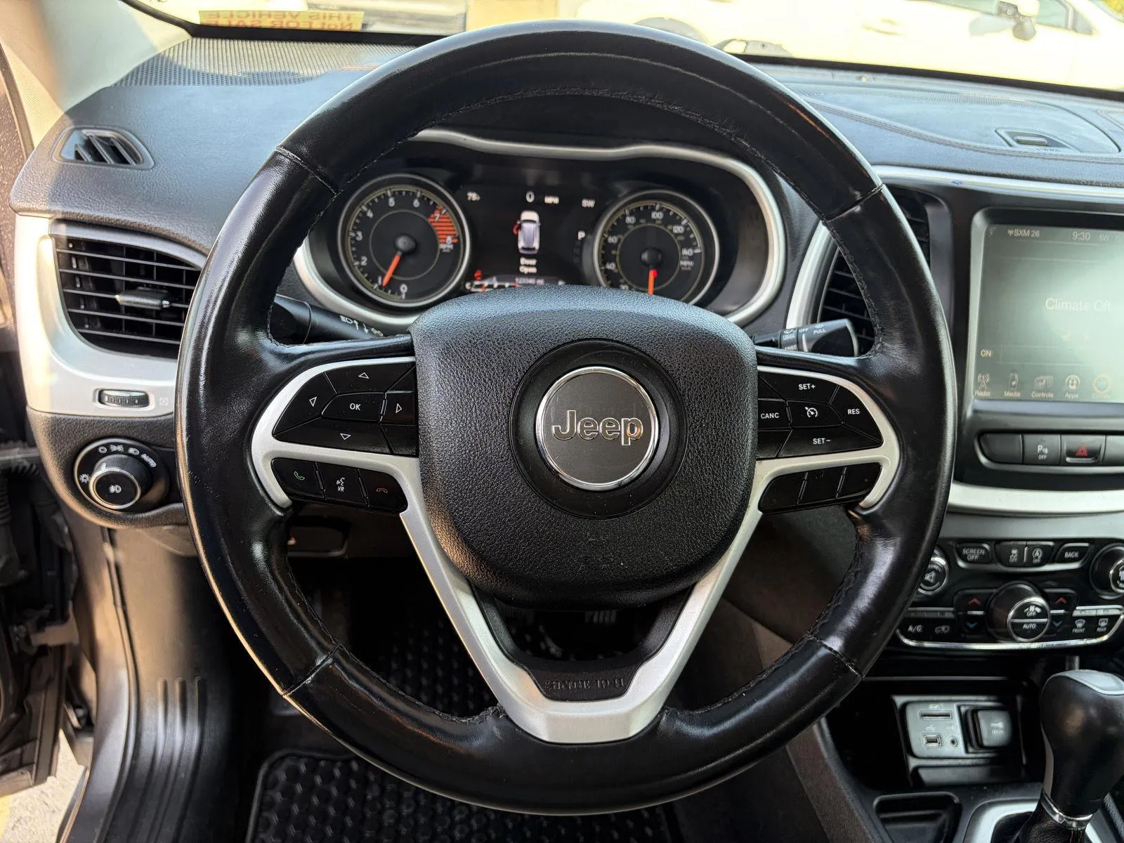 Jeep Cherokee photo 12