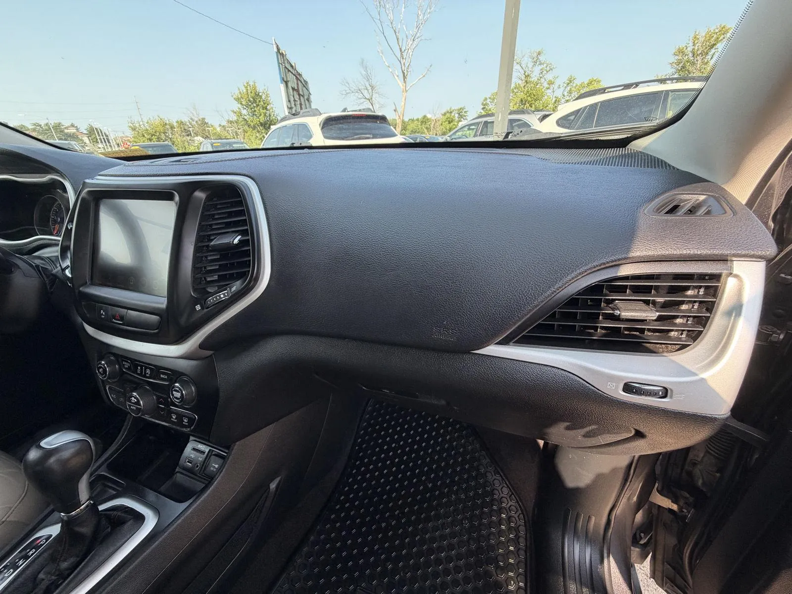 Jeep Cherokee photo 14