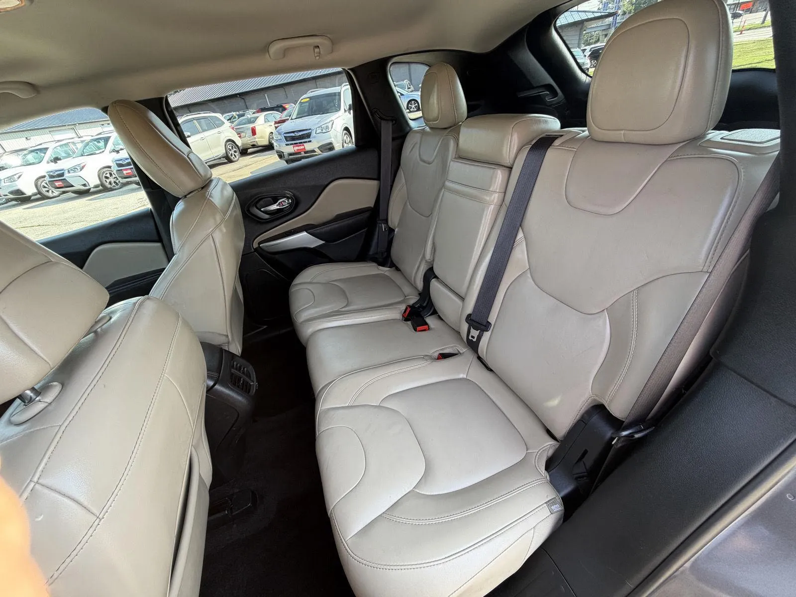 Jeep Cherokee photo 17