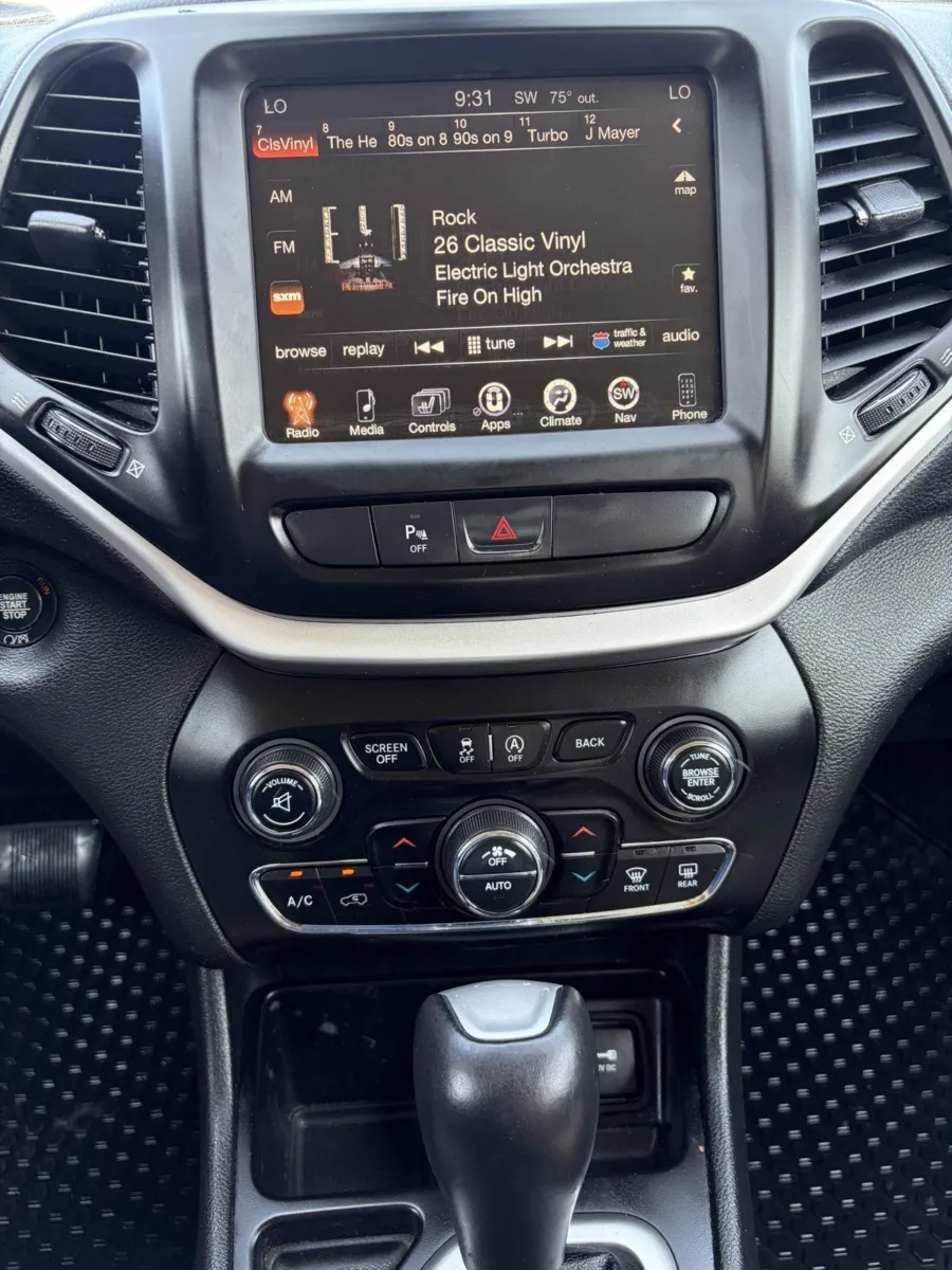 Jeep Cherokee photo 21