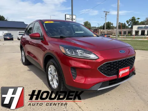 Red 2020 Ford Escape SE for sale in Marion, IA