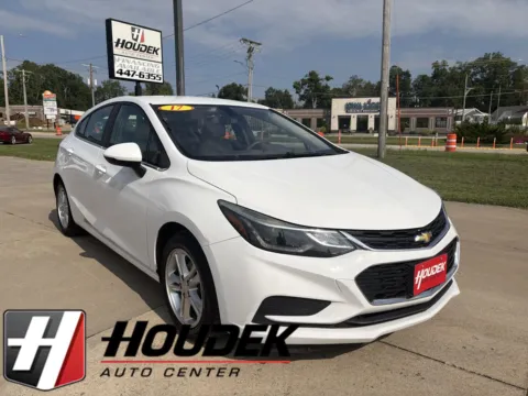 White 2017 Chevrolet Cruze LT for sale in Marion, IA