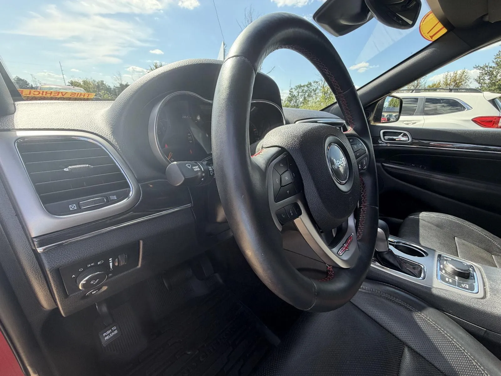 Jeep Grand Cherokee photo 11