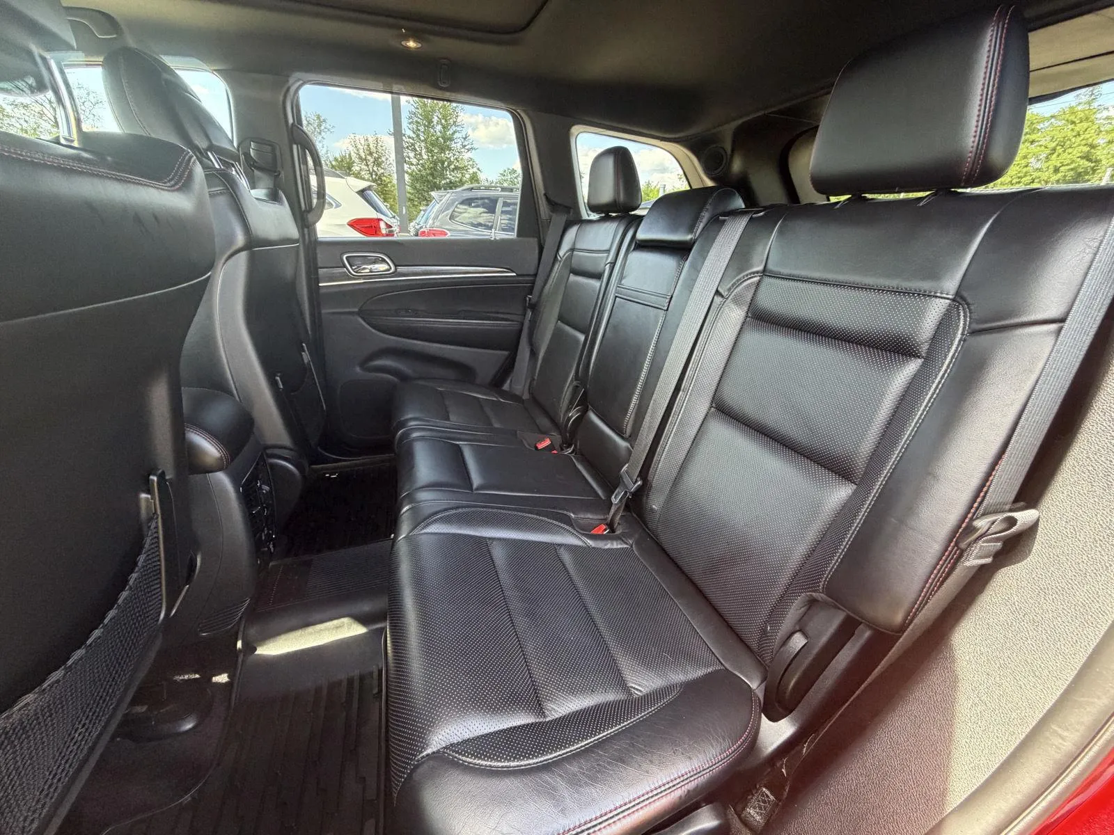 Jeep Grand Cherokee photo 16