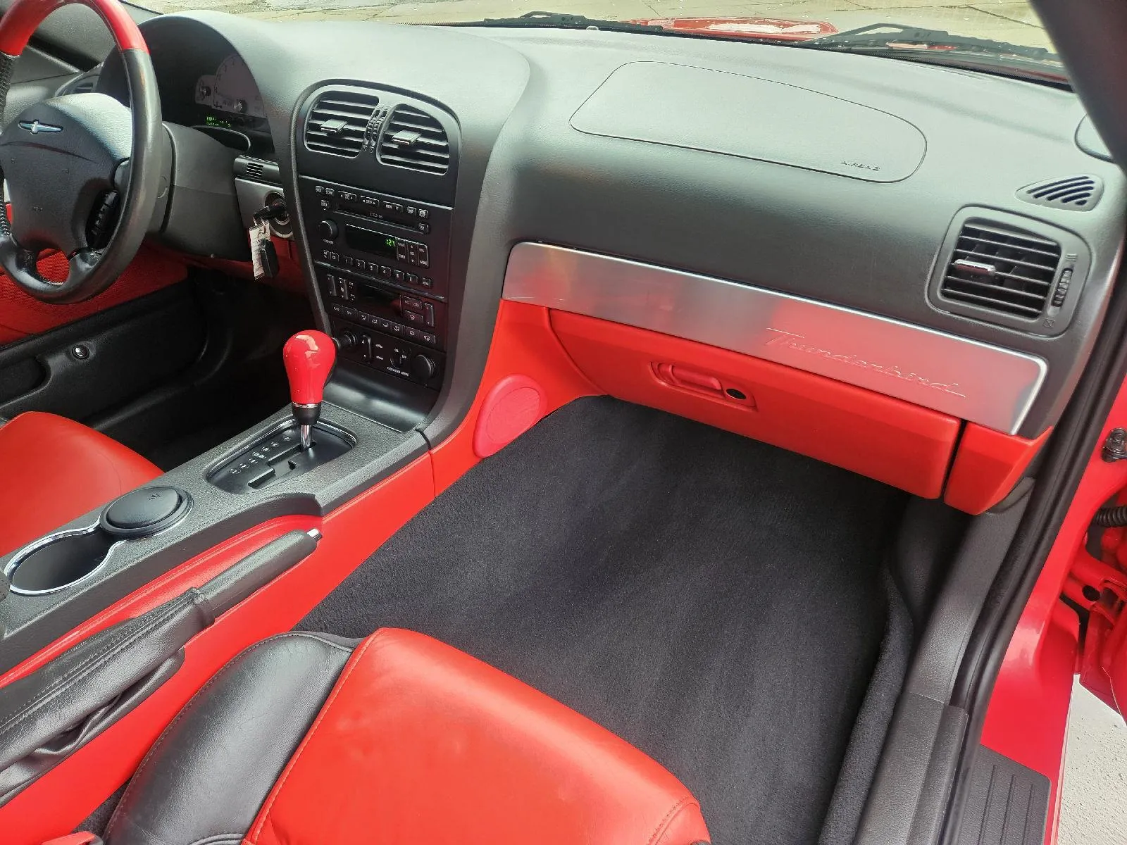 Ford Thunderbird photo 16