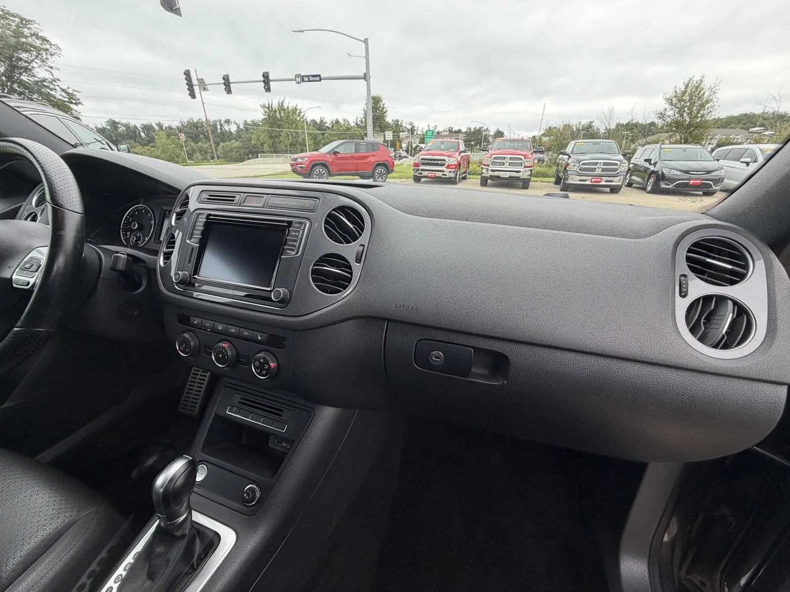 Volkswagen Tiguan photo 14