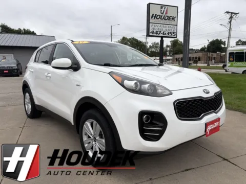 White 2017 Kia Sportage LX for sale in Marion, IA