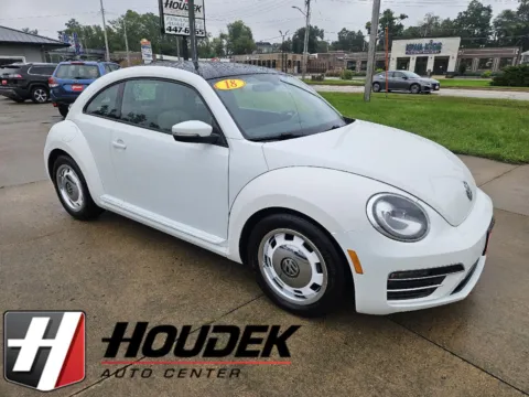 White 2018 Volkswagen Beetle S for sale in Marion, IA