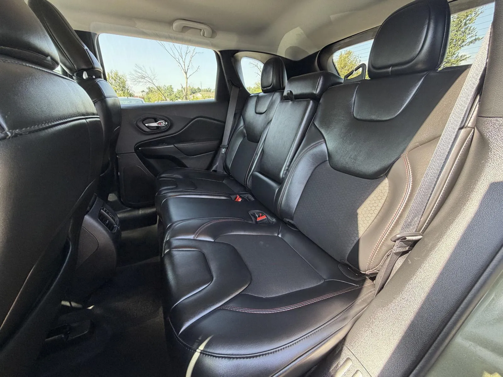 Jeep Cherokee photo 15