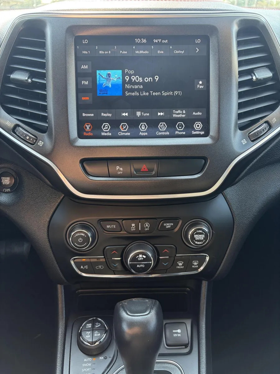 Jeep Cherokee photo 19