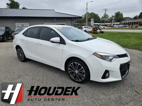 White 2016 Toyota Corolla S for sale in Marion, IA