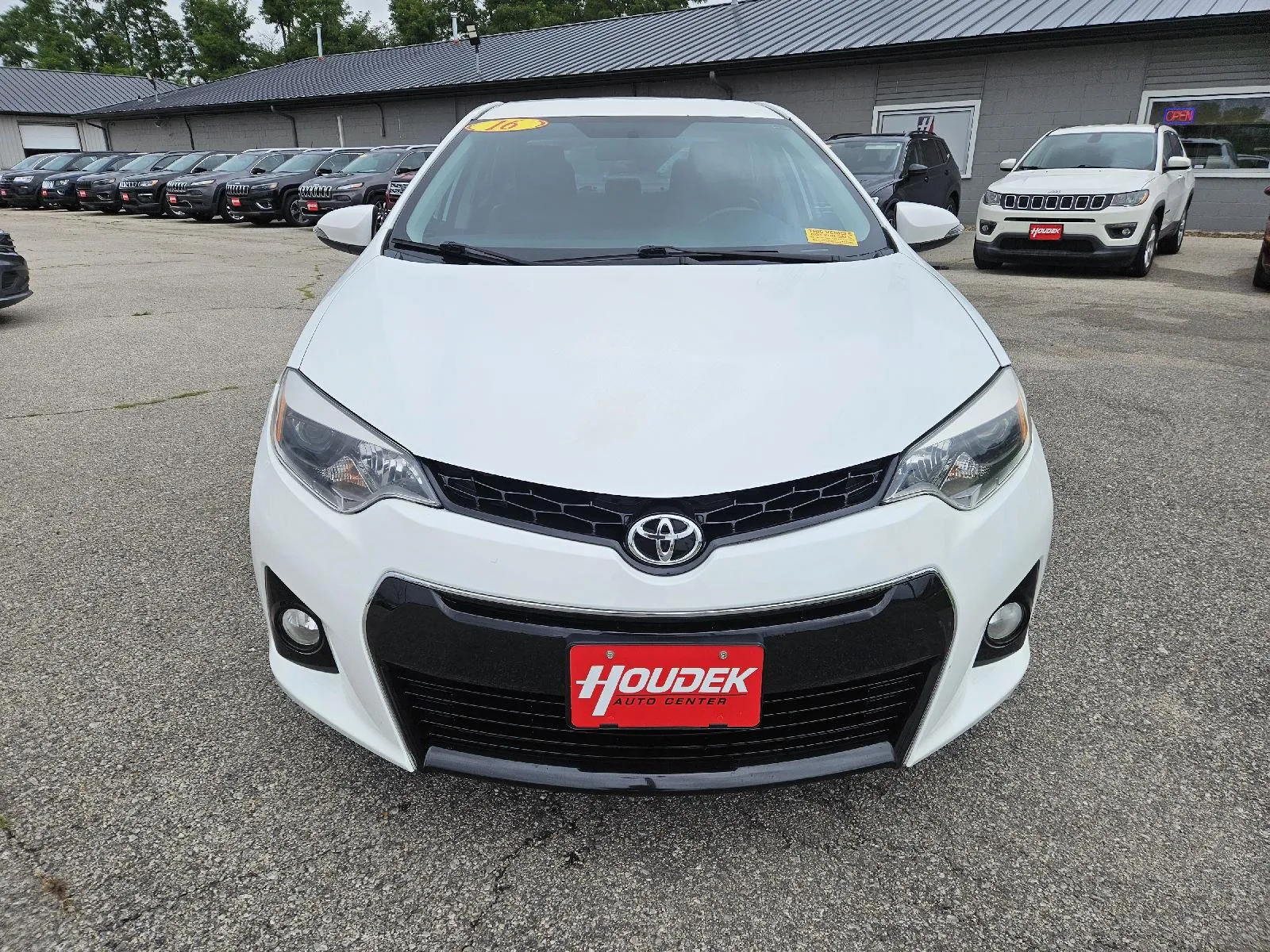 Toyota Corolla photo 2
