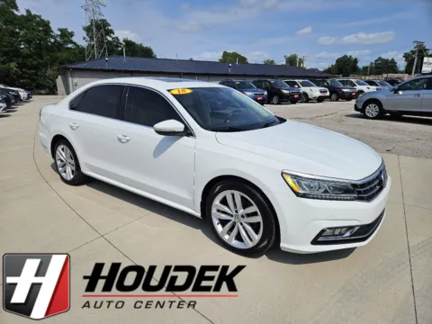 White 2018 Volkswagen Passat 2.0T SE w/Technology for sale in Marion, IA