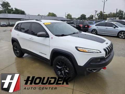 White 2017 Jeep Cherokee Trailhawk for sale in Marion, IA