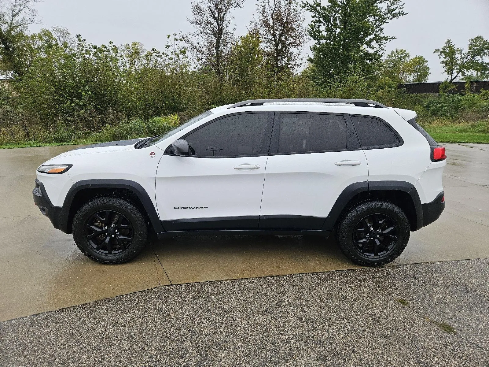 Jeep Cherokee photo 4