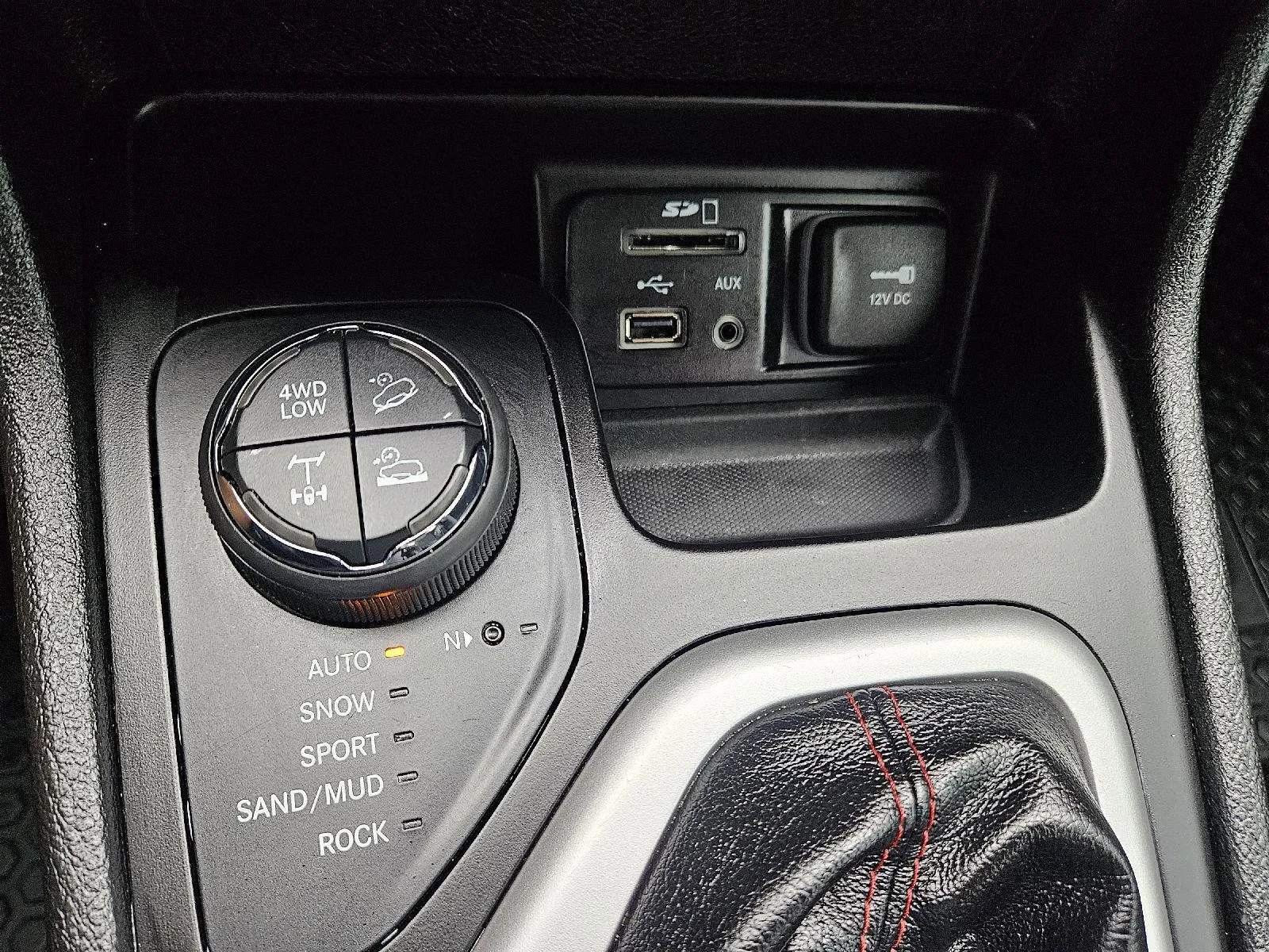 Jeep Cherokee photo 23