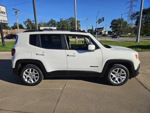 More photos of 2018 Jeep Renegade Latitude at Houdek Auto Center, IA