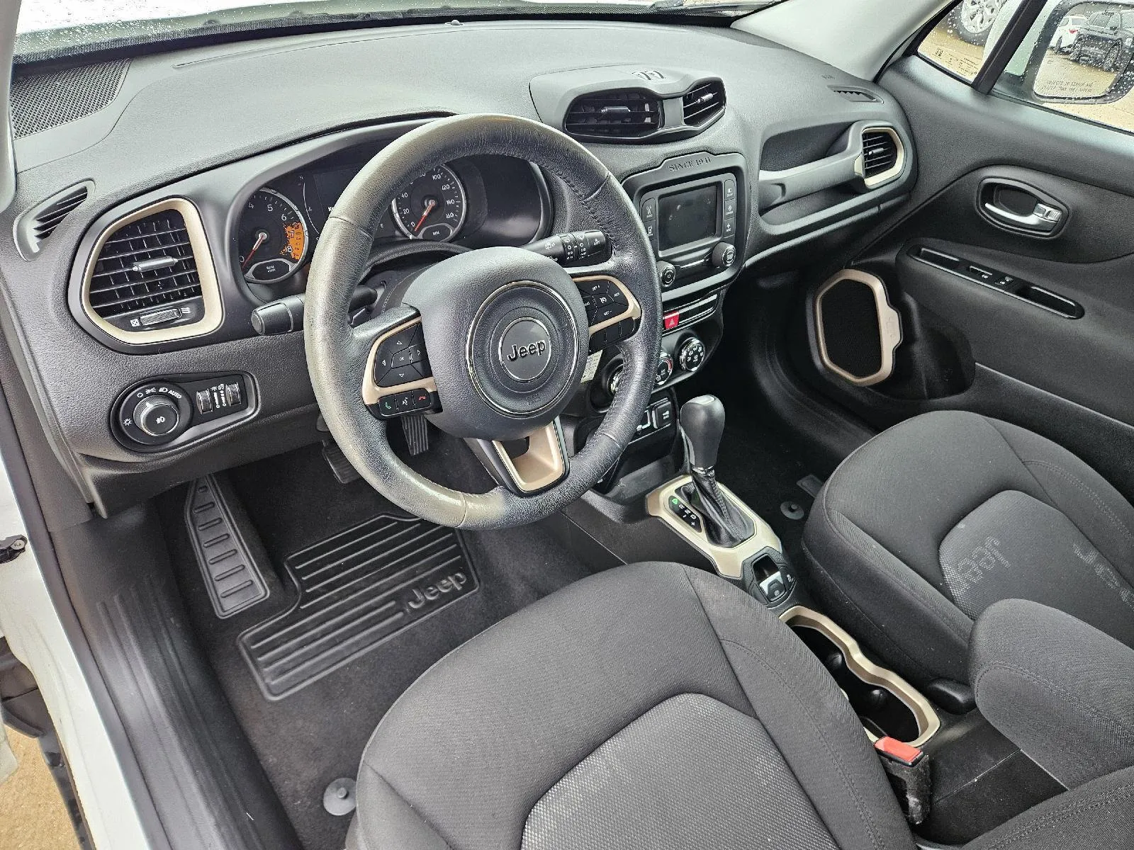 Jeep Renegade photo 12