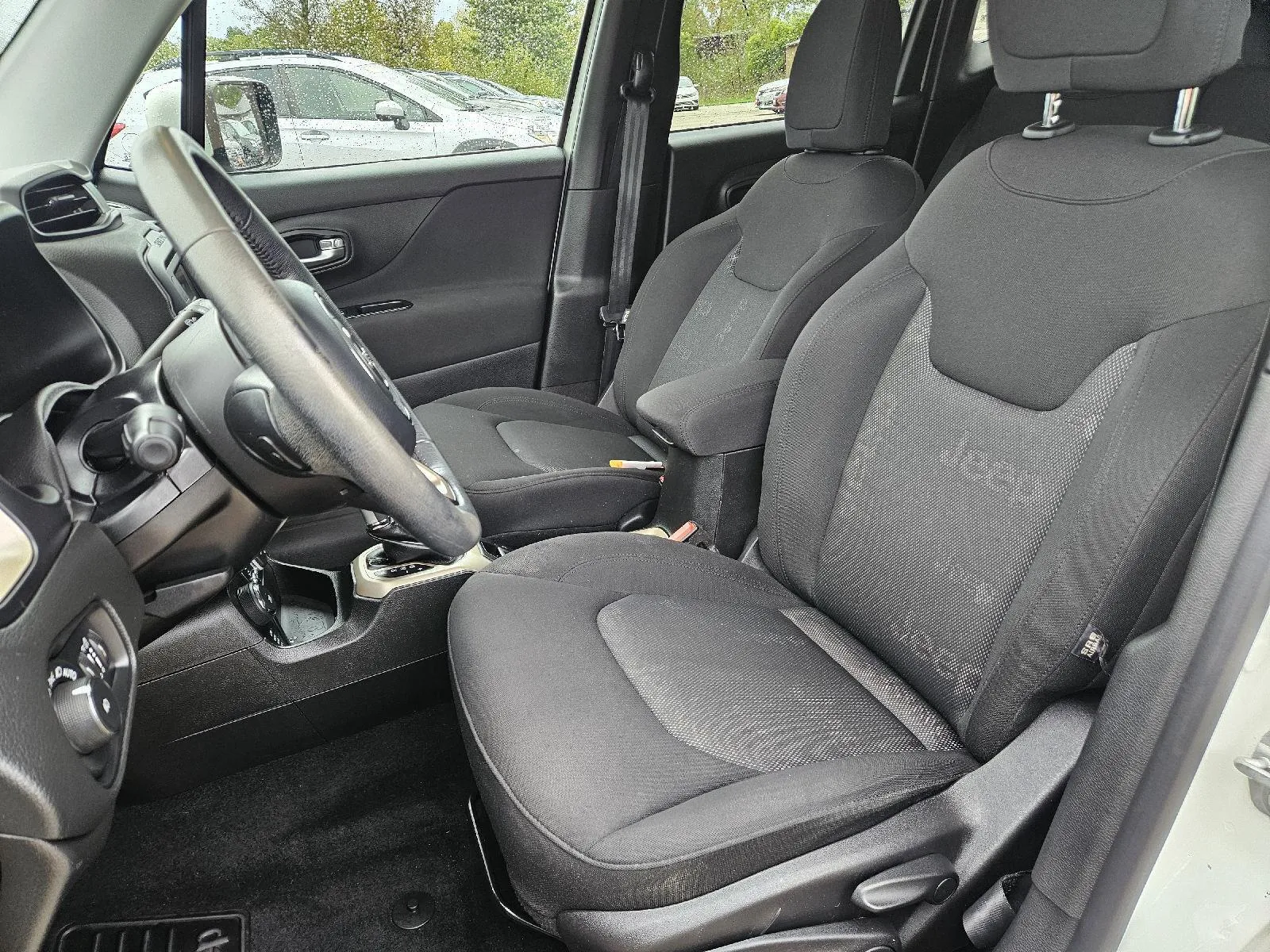Jeep Renegade photo 13