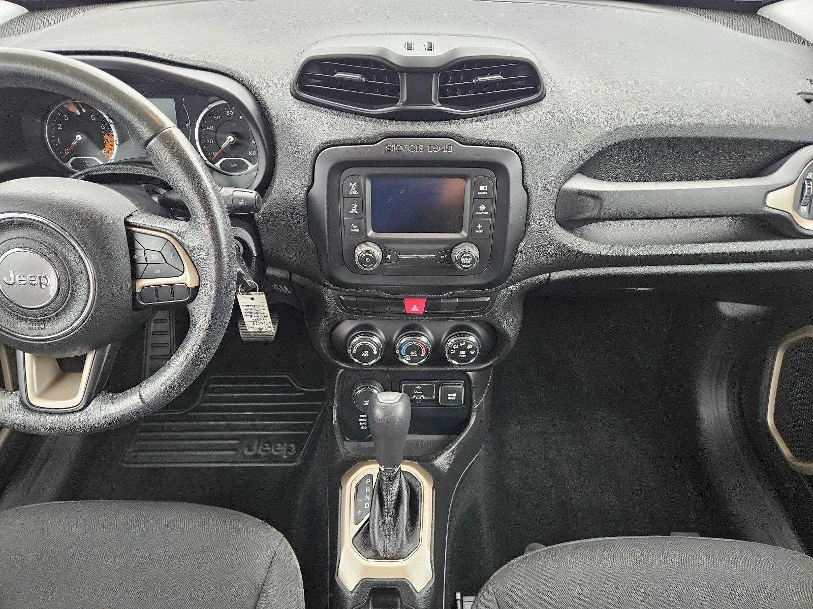 Jeep Renegade photo 15