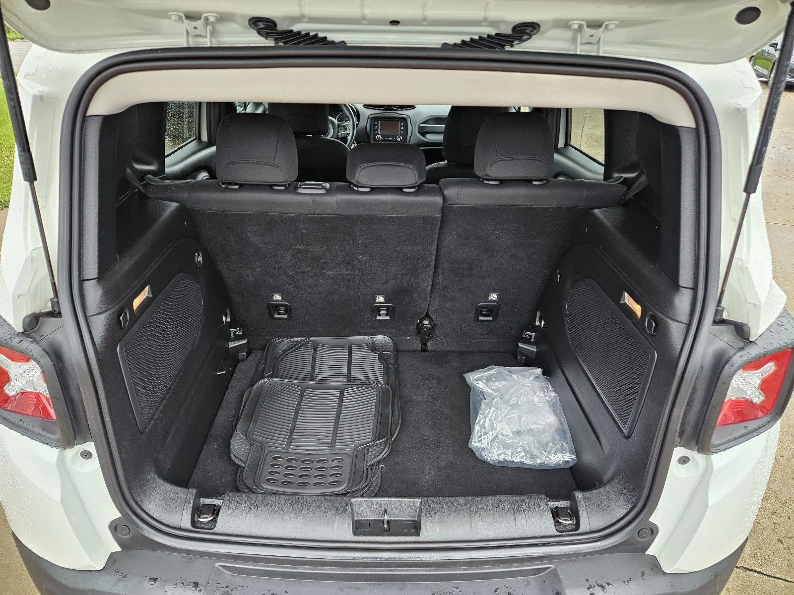 Jeep Renegade photo 18