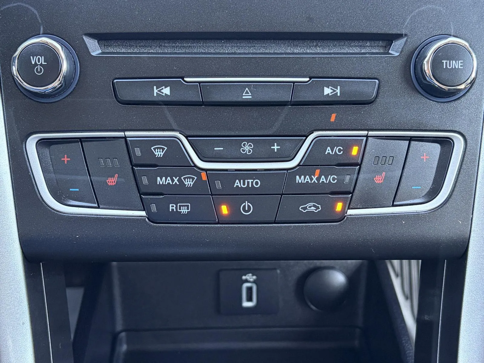 Ford Fusion photo 23