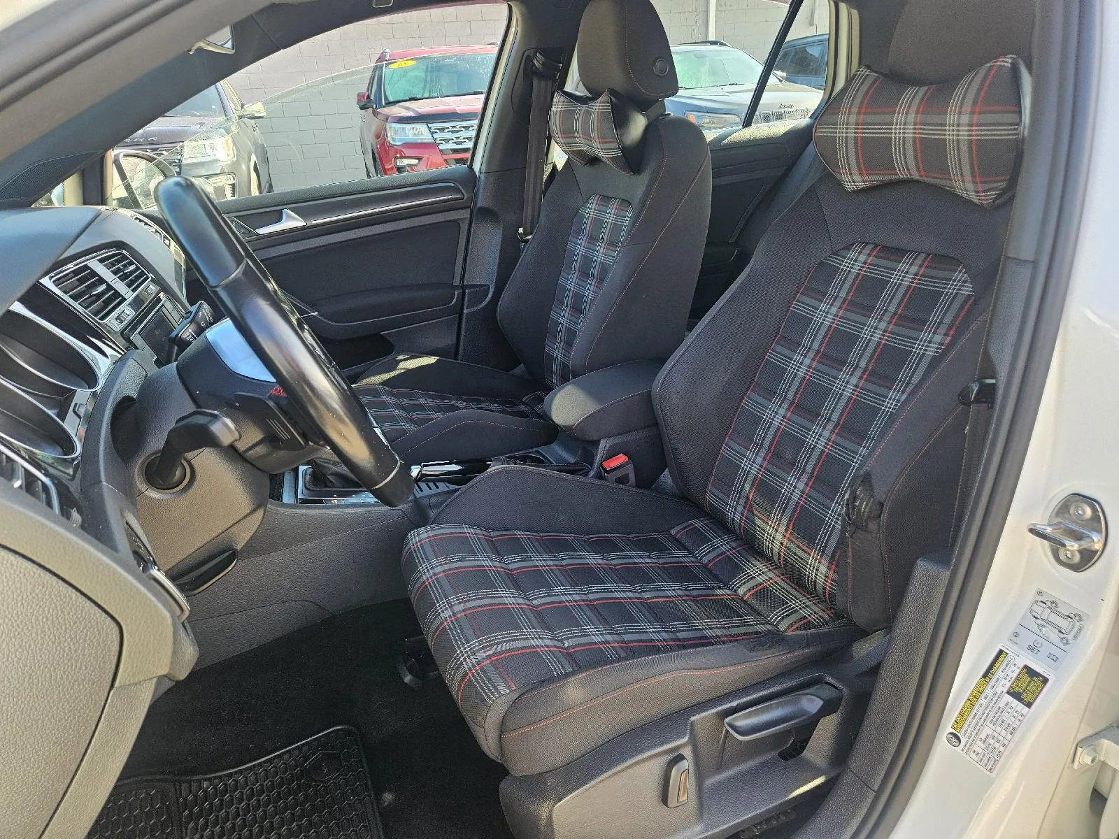 Volkswagen Golf GTI photo 12