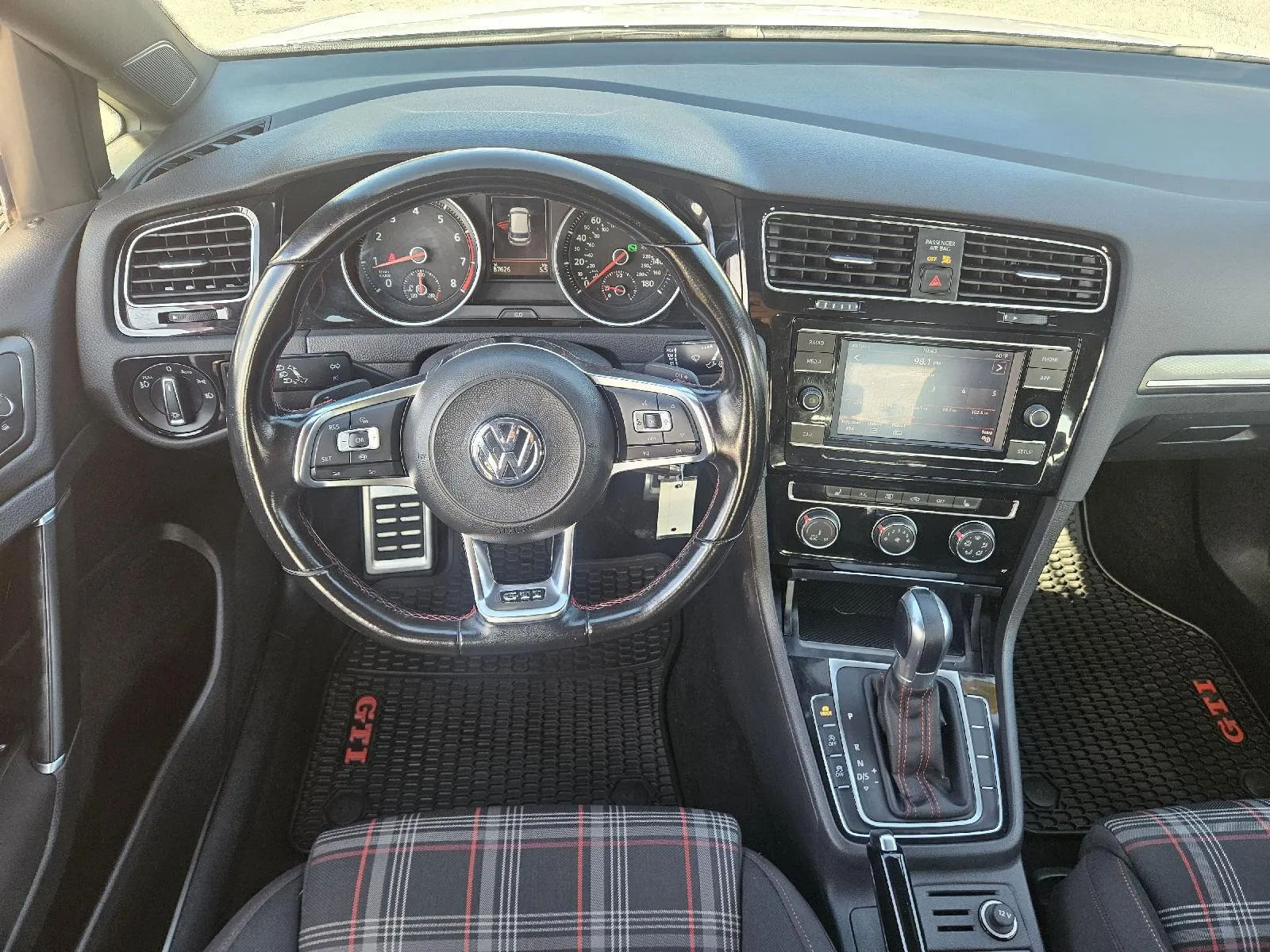 Volkswagen Golf GTI photo 13