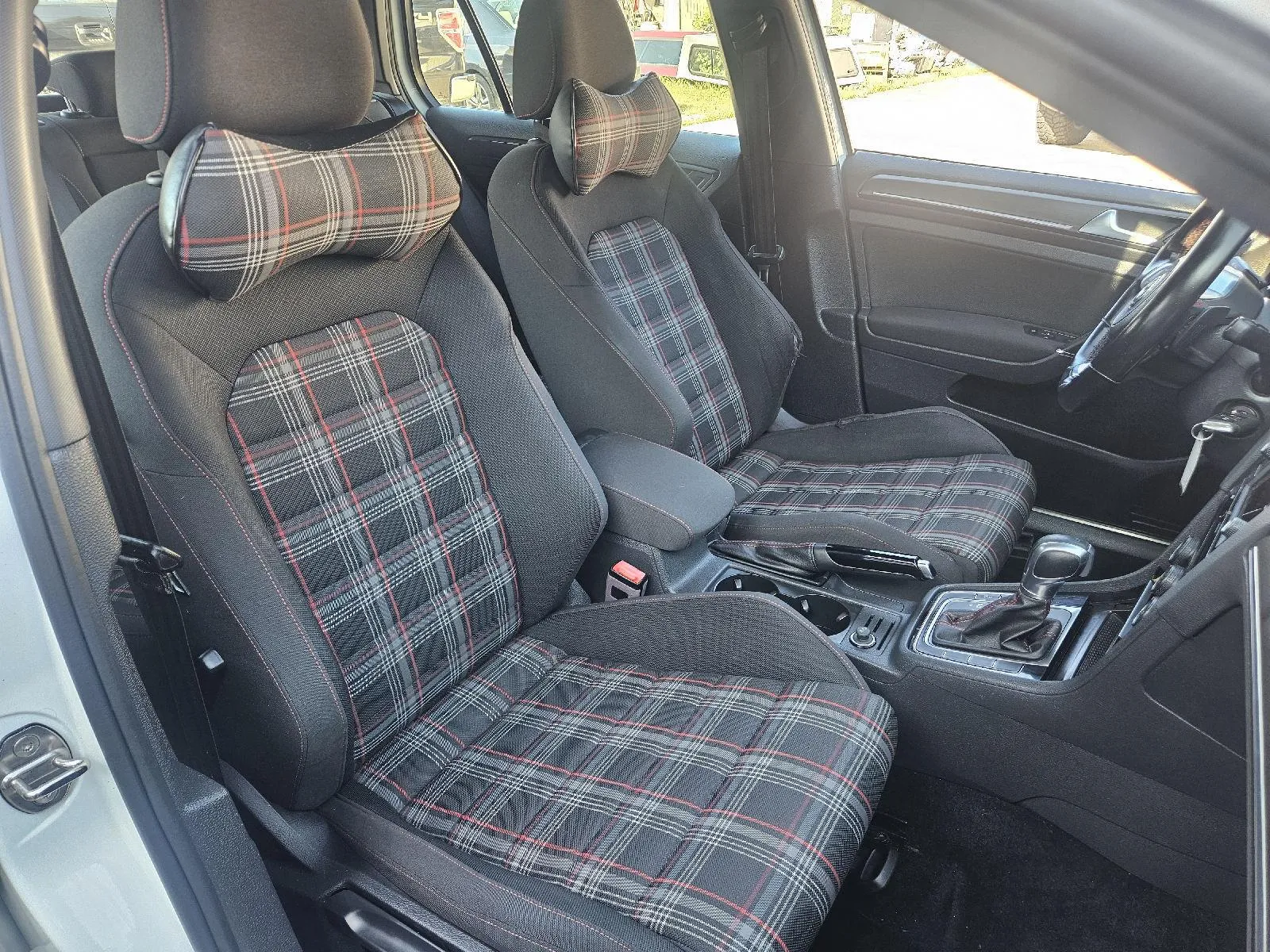 Volkswagen Golf GTI photo 16