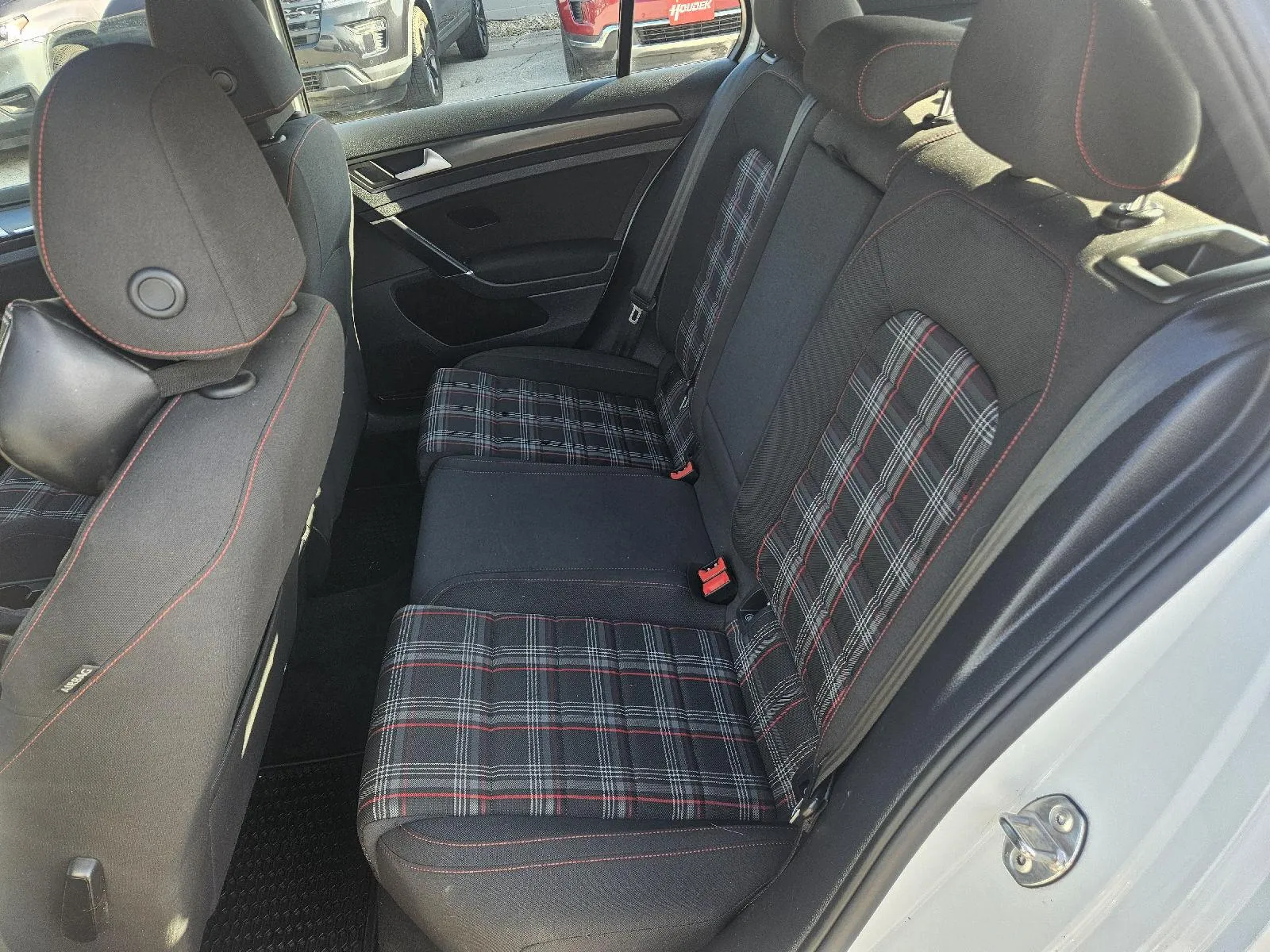Volkswagen Golf GTI photo 18