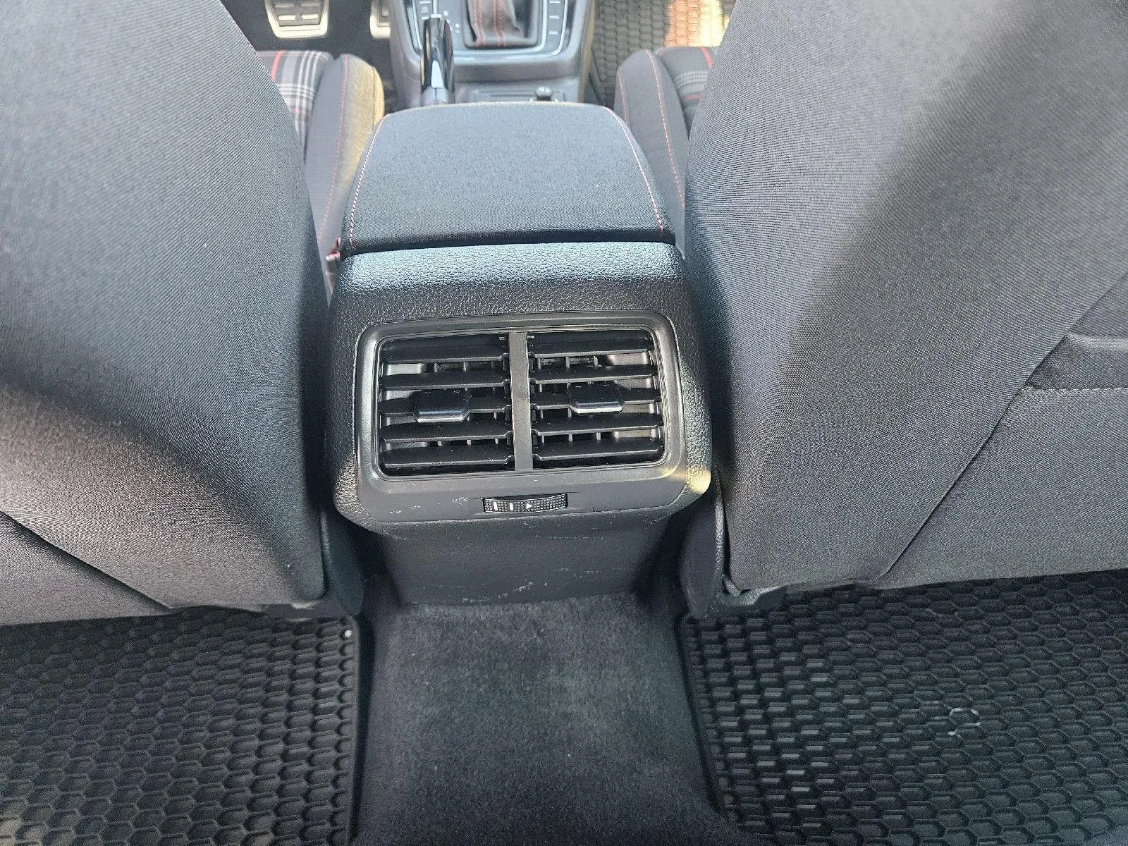 Volkswagen Golf GTI photo 20