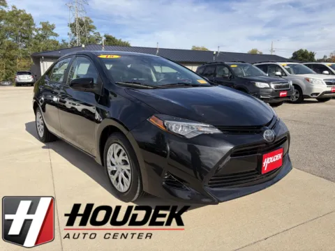 Black 2018 Toyota Corolla LE for sale in Marion, IA