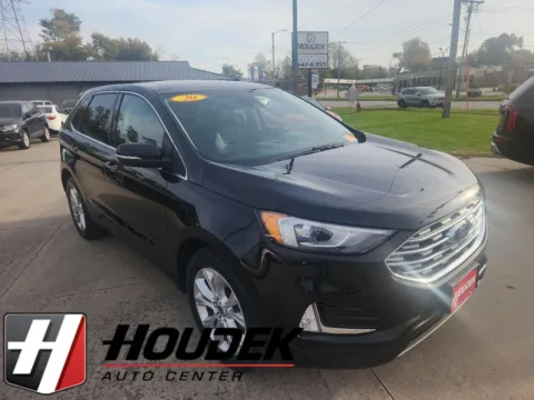Black 2020 Ford Edge Titanium for sale in Marion, IA